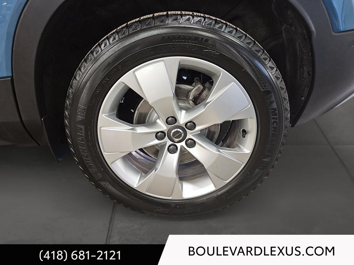 2024 VOLVO XC40 PLUS BRIGHT AWD