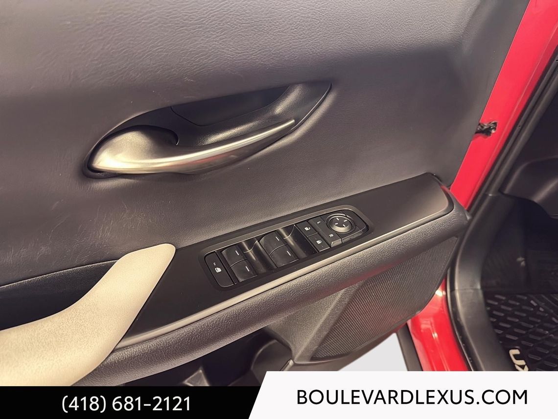 2025 LEXUS UX 300h GROUPE F SPORT DESIGN AWD