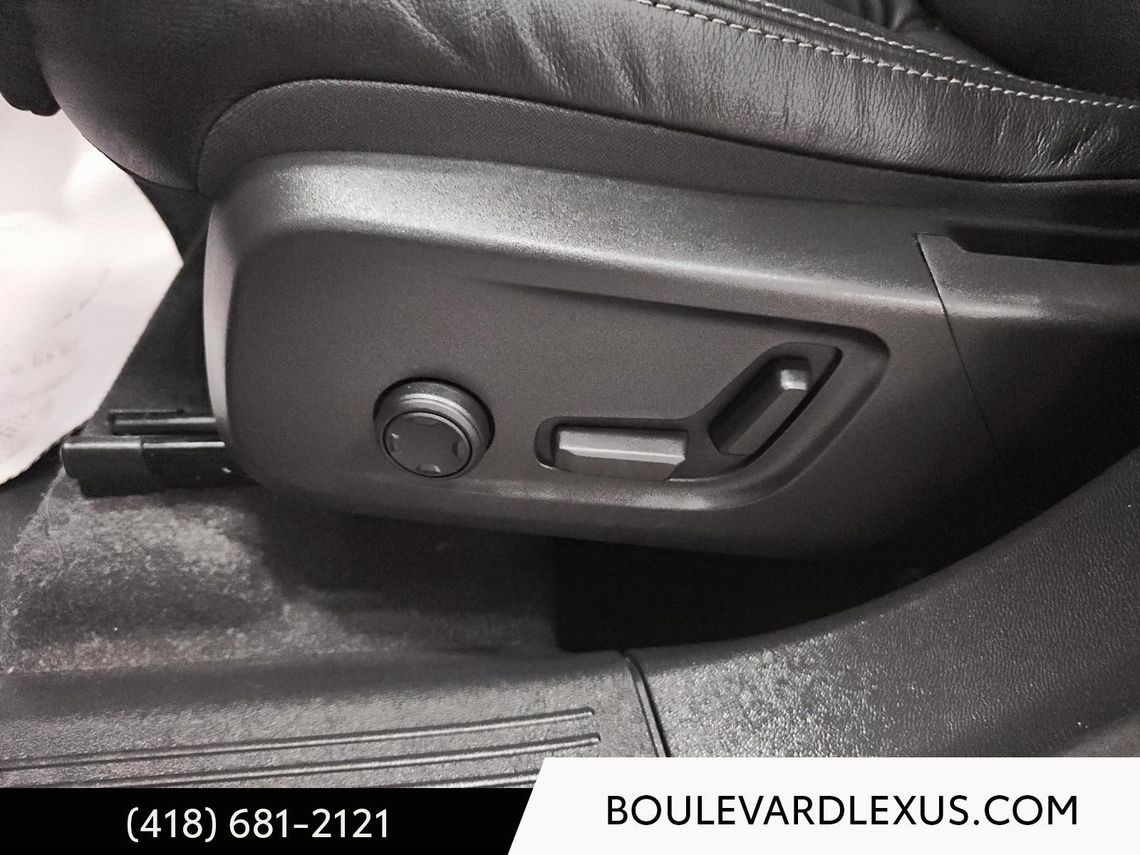 2024 VOLVO XC40 PLUS BRIGHT AWD