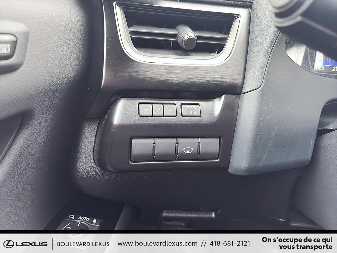 2023 LEXUS UX 250h GROUPE LUXE AWD