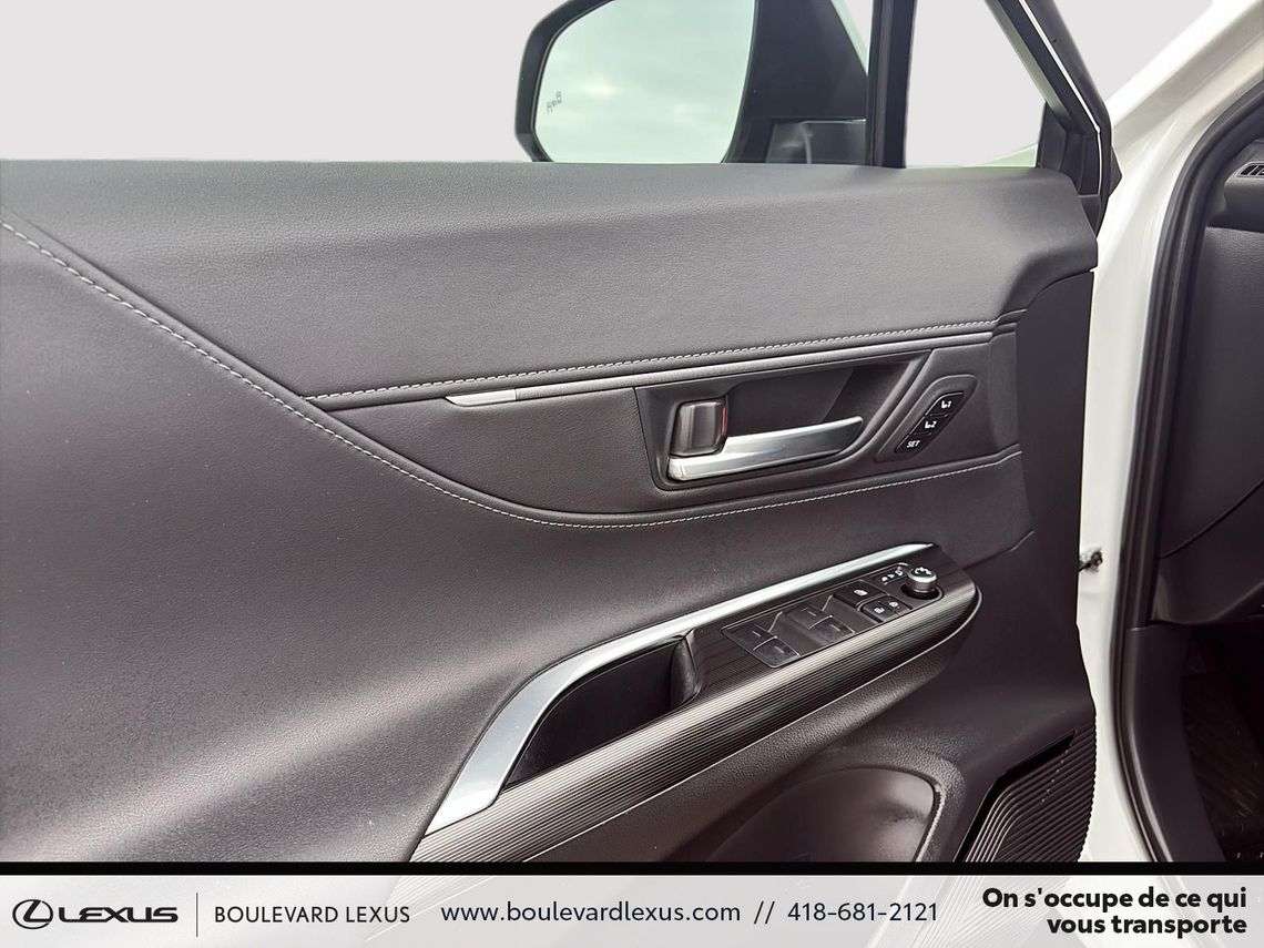 2024 TOYOTA VENZA XLE AWD