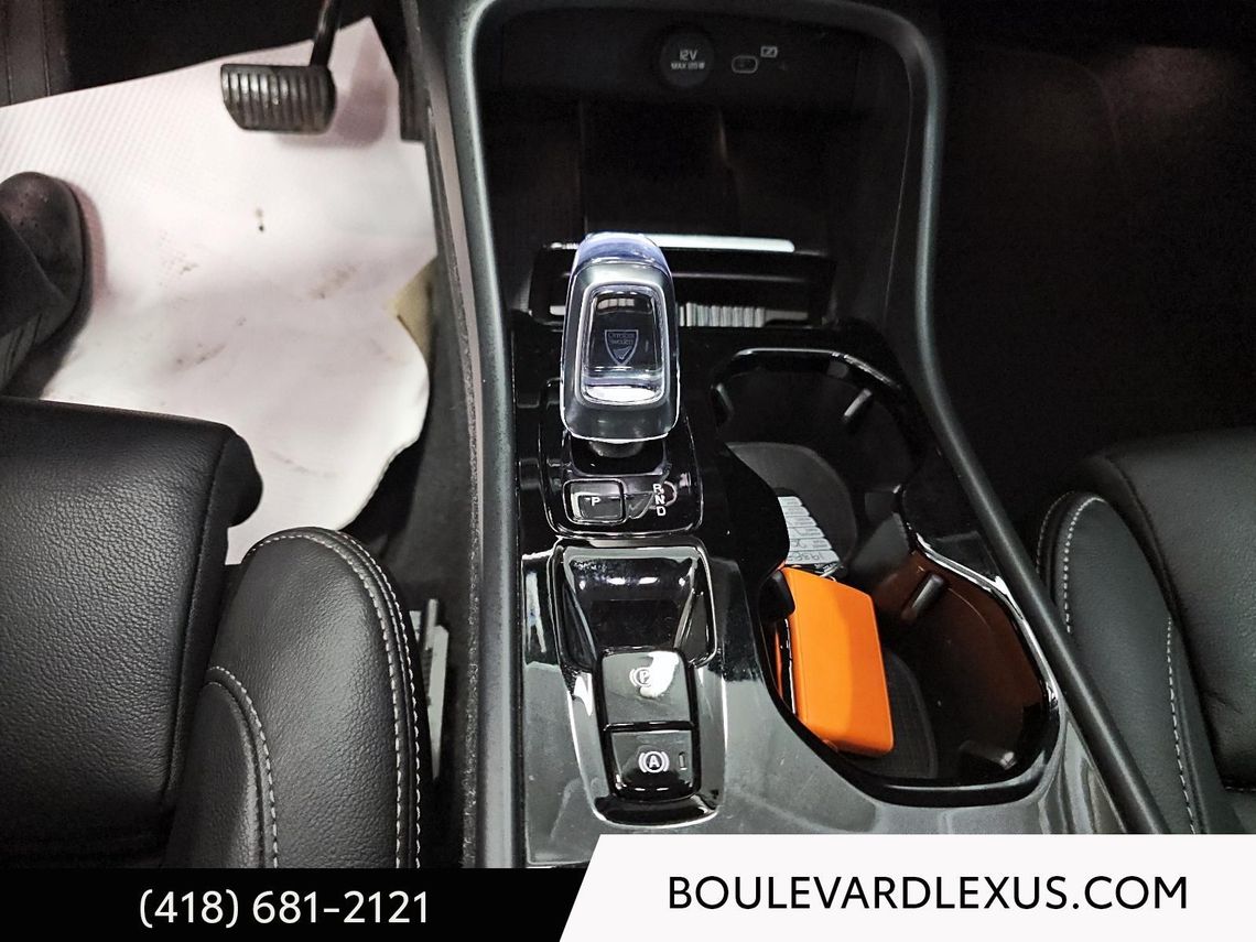 2024 VOLVO XC40 PLUS BRIGHT AWD