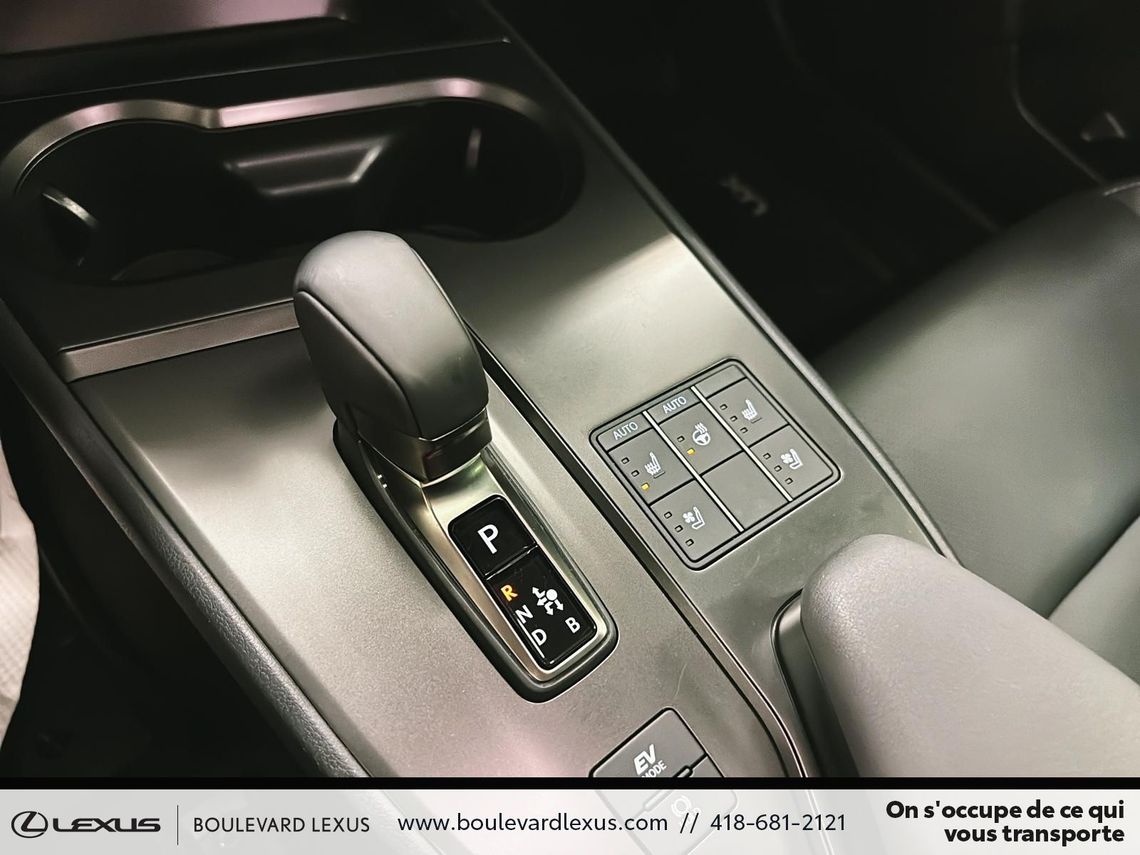 2025 LEXUS UX 300h GROUPE F SPORT DESIGN AWD