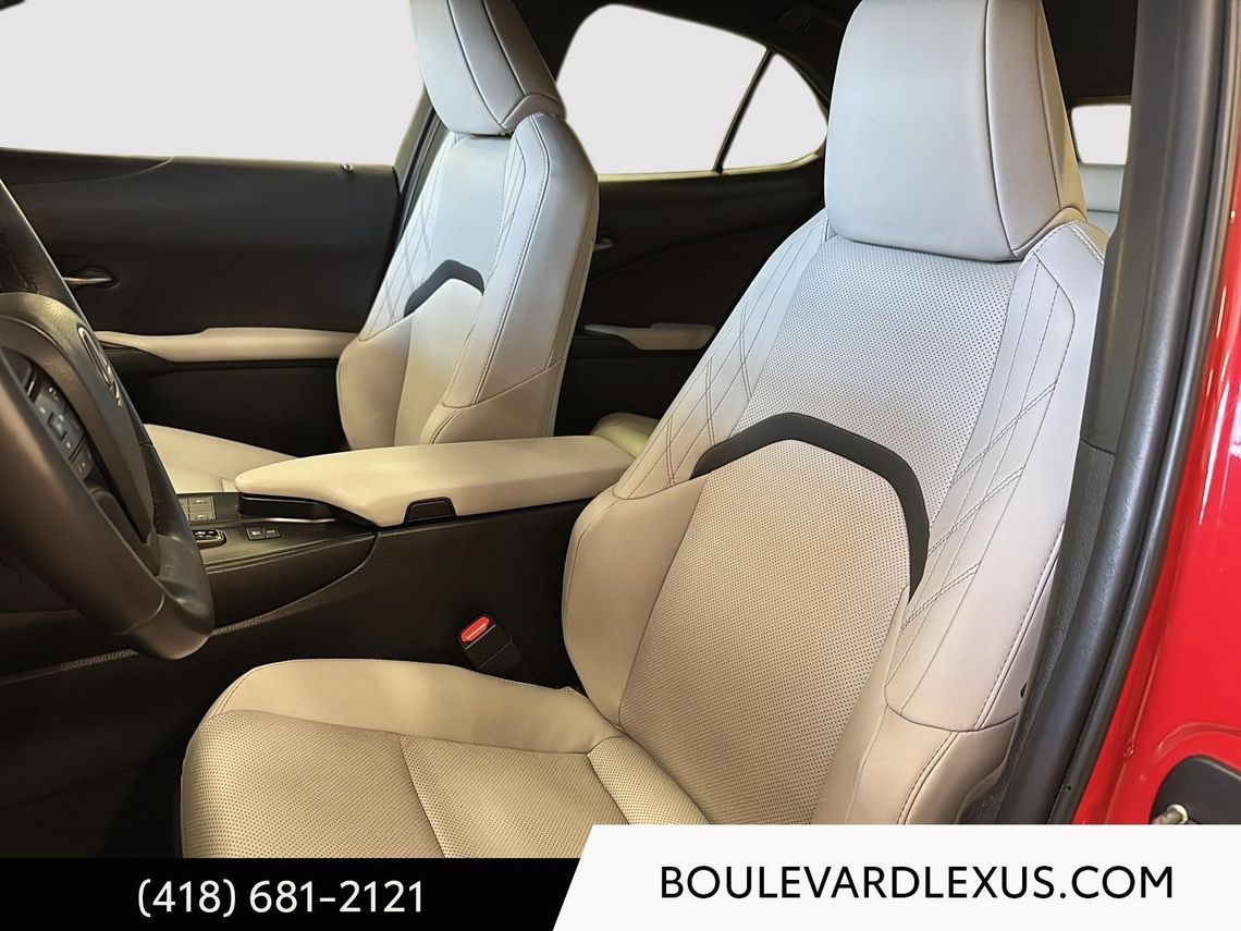 2025 LEXUS UX 300h GROUPE F SPORT DESIGN AWD