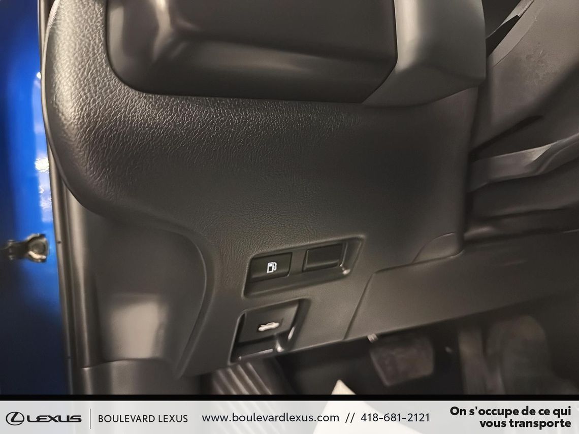 2025 LEXUS UX 300h GROUPE F SPORT DESIGN AWD