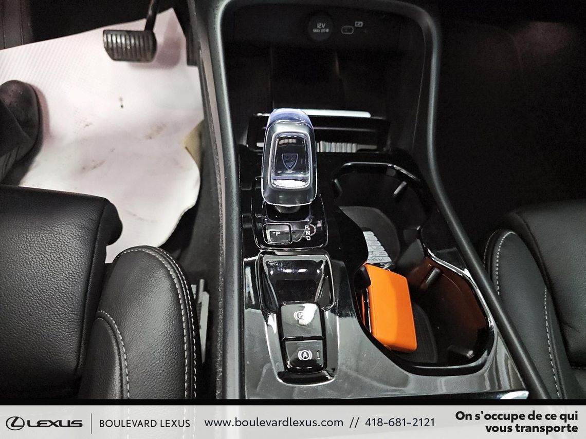 2024 VOLVO XC40 PLUS BRIGHT AWD