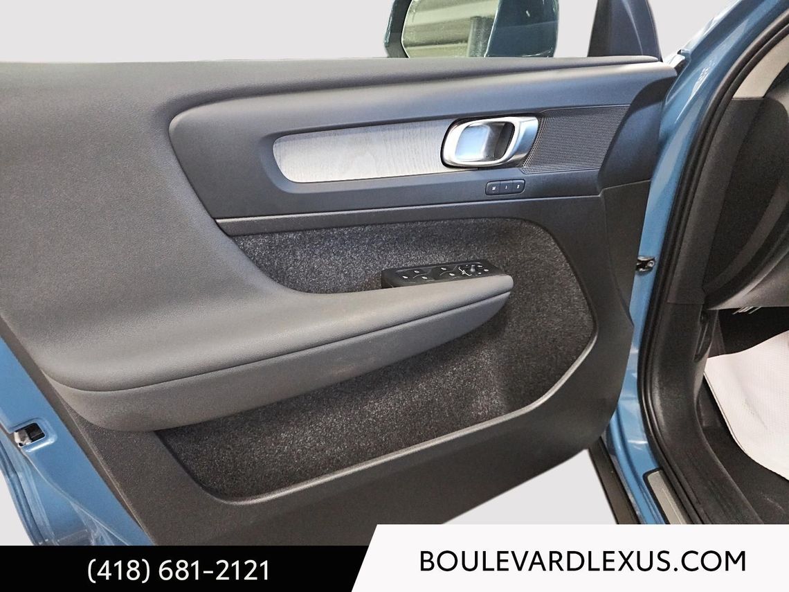 2024 VOLVO XC40 PLUS BRIGHT AWD