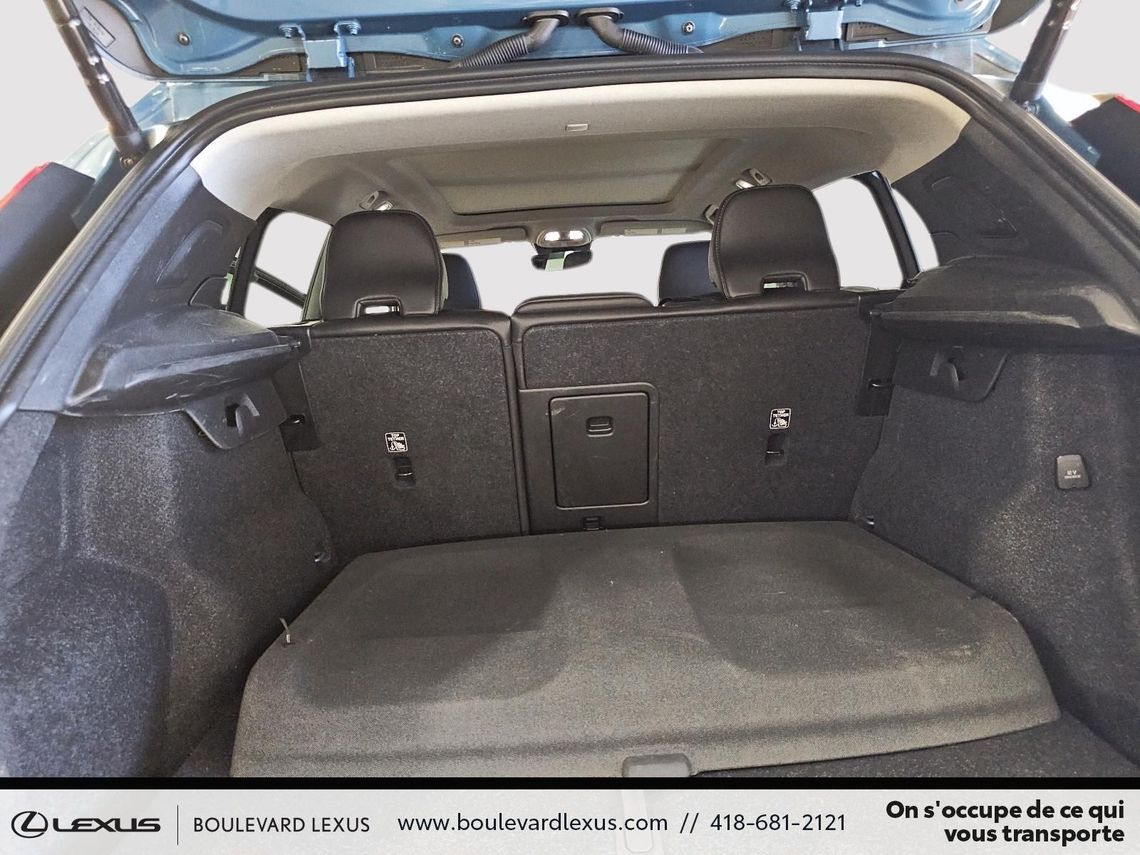 2024 VOLVO XC40 PLUS BRIGHT AWD